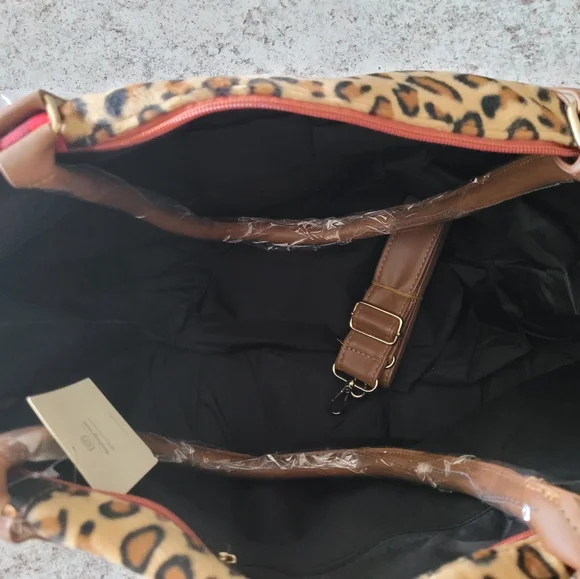 BUFFALO ANIMAL PRINT DUFFEL BAG✨️ - Picture 10 of 11